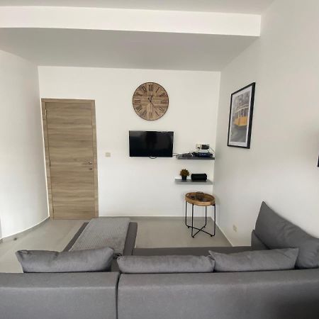 1-C Superbe Appartement Tres Calme Et Bien Decore Charleroi Exterior photo