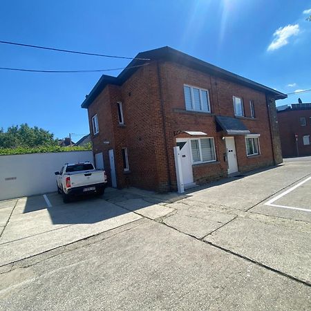 1-C Superbe Appartement Tres Calme Et Bien Decore Charleroi Exterior photo
