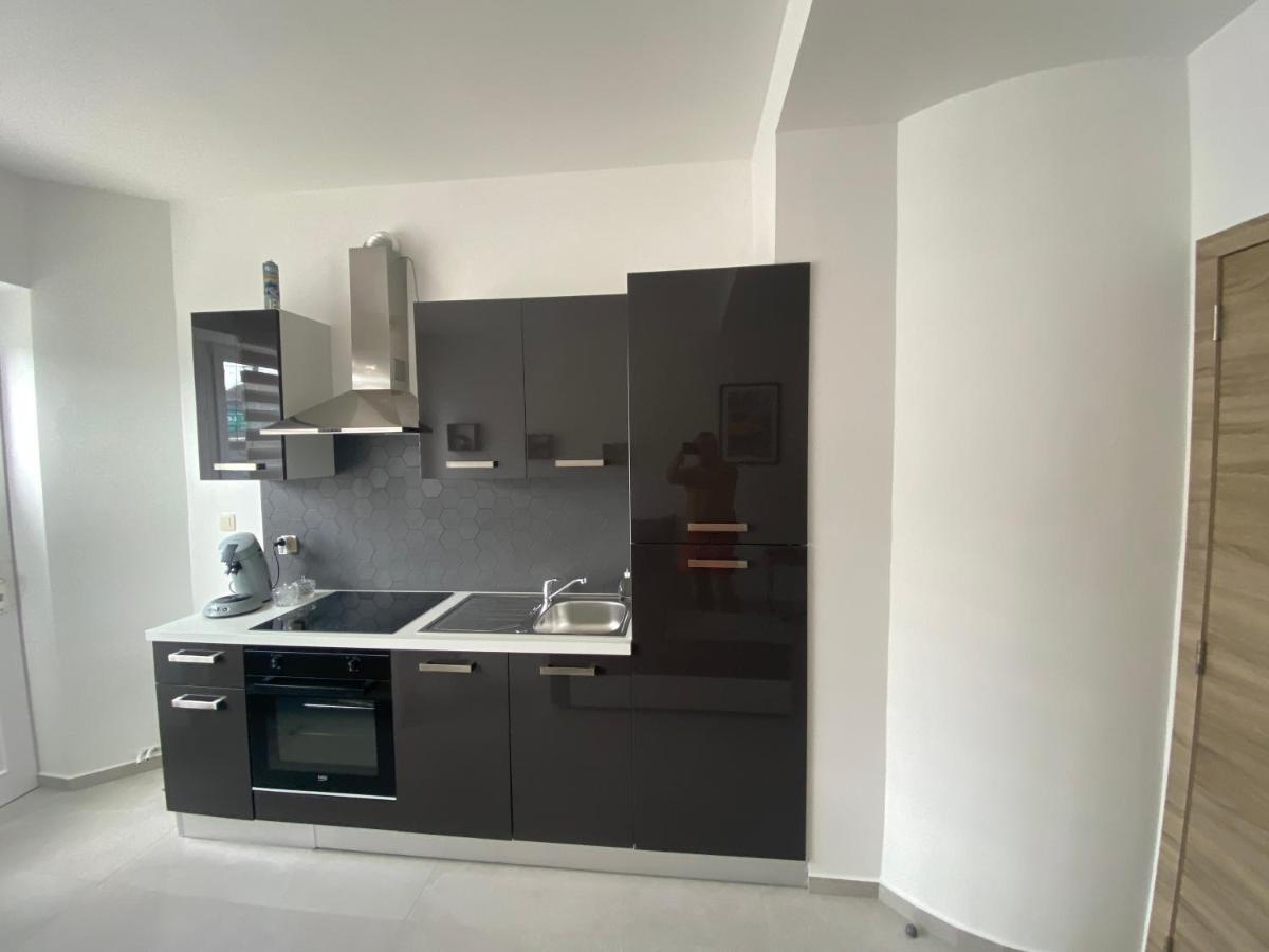 1-C Superbe Appartement Tres Calme Et Bien Decore Charleroi Exterior photo