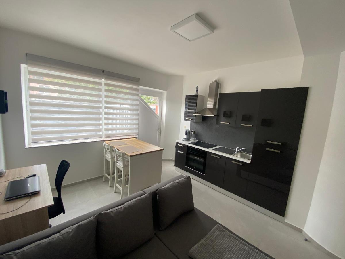 1-C Superbe Appartement Tres Calme Et Bien Decore Charleroi Exterior photo