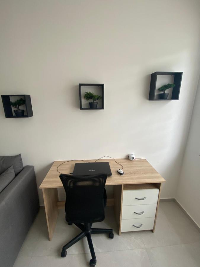 1-C Superbe Appartement Tres Calme Et Bien Decore Charleroi Exterior photo