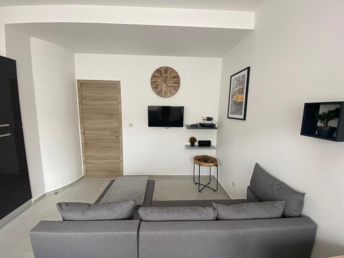 1-C Superbe Appartement Tres Calme Et Bien Decore Charleroi Exterior photo