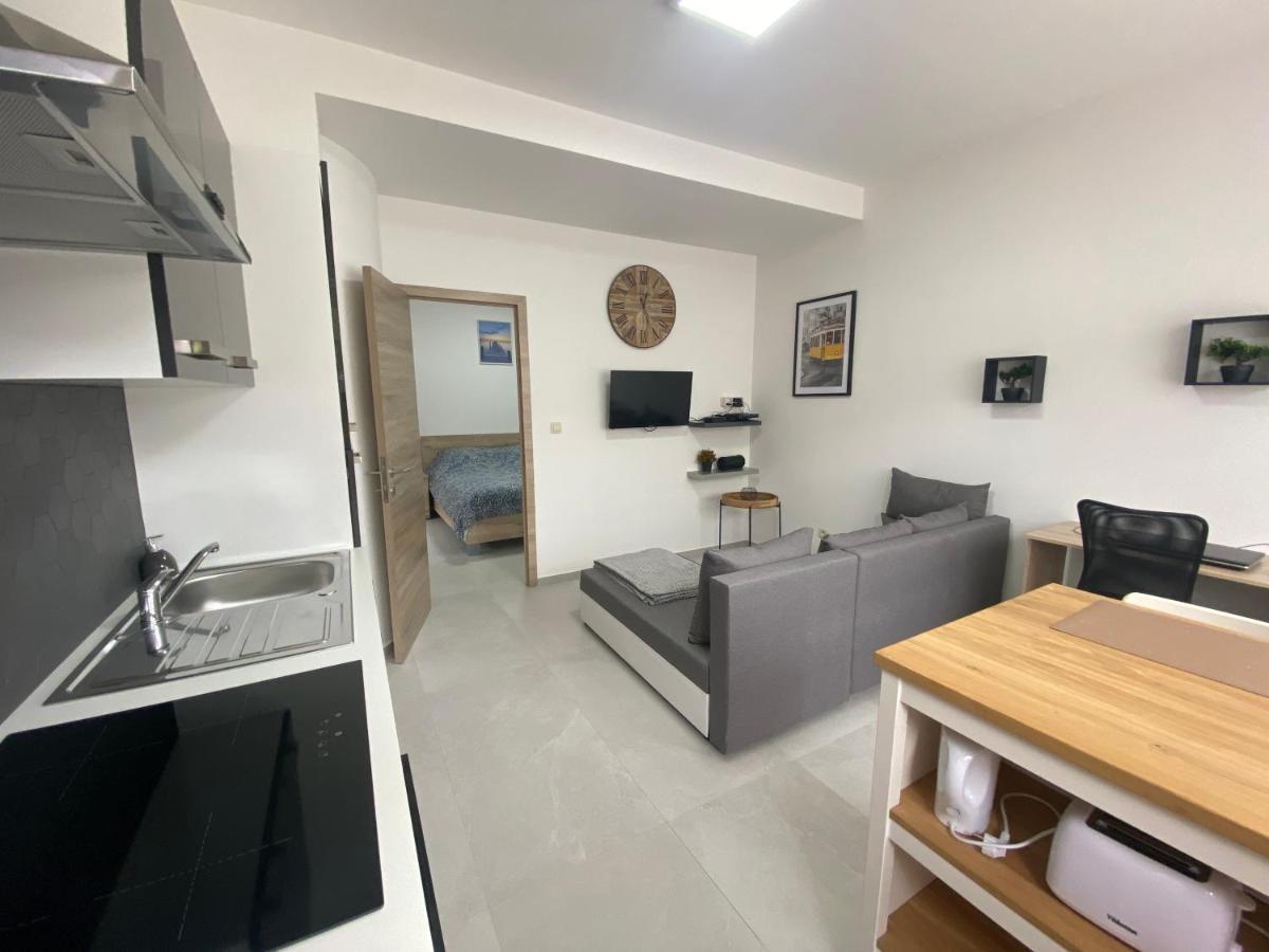1-C Superbe Appartement Tres Calme Et Bien Decore Charleroi Exterior photo
