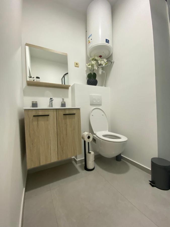 1-C Superbe Appartement Tres Calme Et Bien Decore Charleroi Exterior photo