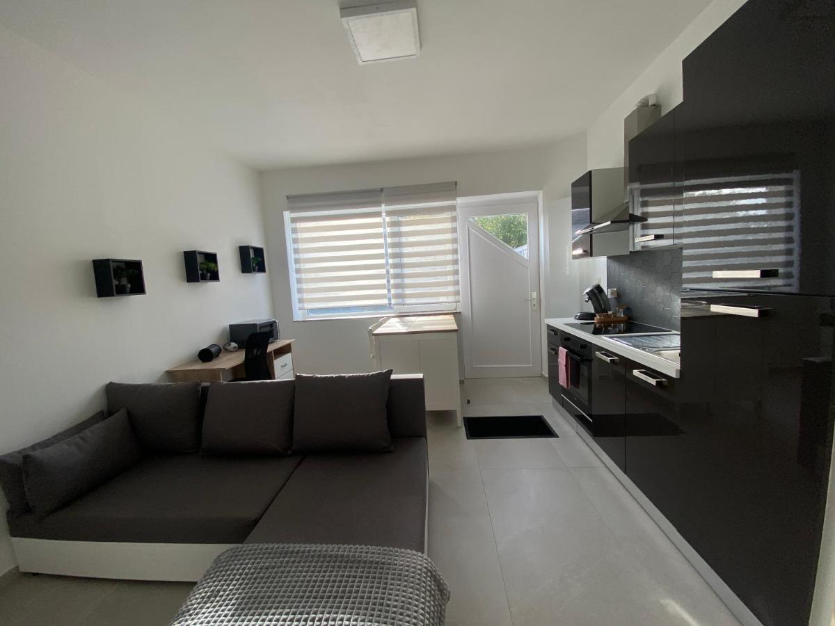 1-C Superbe Appartement Tres Calme Et Bien Decore Charleroi Exterior photo